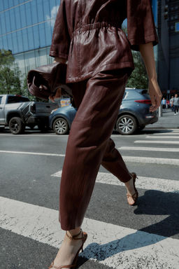 FAUX LEATHER TROUSERS - Zara фото 3