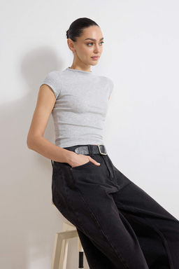 Gri melanj Fitted/Vucuda Oturan Dik Yaka K?sa Kollu Yumusak Orme Bluz TWOSS26BZ00079