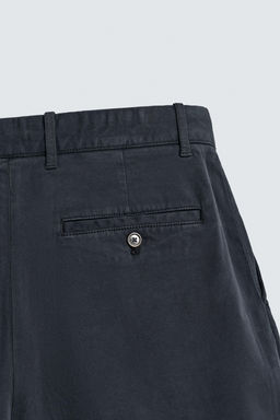 BERMUDA CHINO REGULAR FIT PLIEGUES / Marino