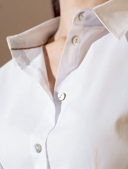 Блузка приталенного кроя с коротким рукавом из легкого хлопкового поплина - Vilatte фото 2