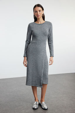 Antrasit Midi Triko Yumusak Dokulu Kruvaze Etek Detayl? Elbise TWOAW25EL00041