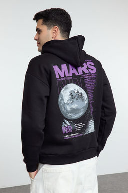 TRENDYOL MAN Siyah Oversize/Genis Kesim S?rt Bask?l? Kapusonlu Sweatshirt TMNAW25SW00112