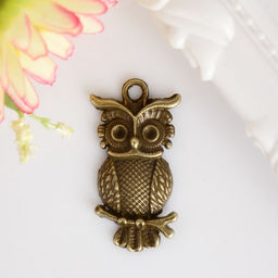 Цена за 12 шт. Металлический элемент, декоративная подвеска «Арт Узор. Сова на ветке», под латунь, 2.2×1.7 см