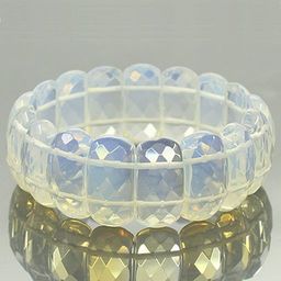 Браслет Адамат из искусственного лунного камня с огранкой. Длина браслета 19см, ширина 2,5см.