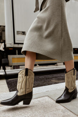 COMBINED LEATHER EMBROIDERED BOOTS - Zara фото 2