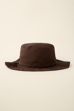 GORRO BUCKET CREATED BY CARAMEL LONDON X ZARA / Marr?n