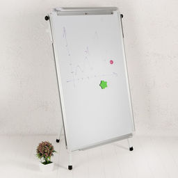 Флипчарт-магнитно-маркерная доска, регулируется по высоте, размер доски — 70×100 см