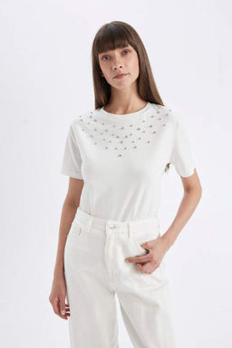 Женская повседневная футболка с короткими рукавами и круглым вырезом, украшенная камнями, стандартного кроя - Defacto фото 5