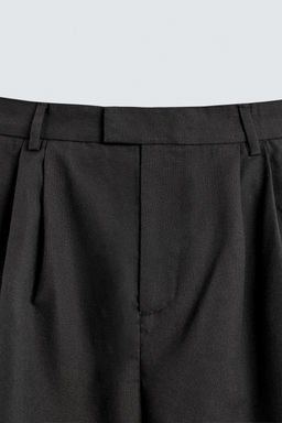 BERMUDA RELAXED FIT PLIEGUES / Negro