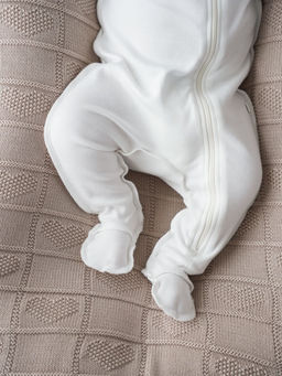 Слип с закрытой ножкой Сливки 0+ - Bungly фото 8