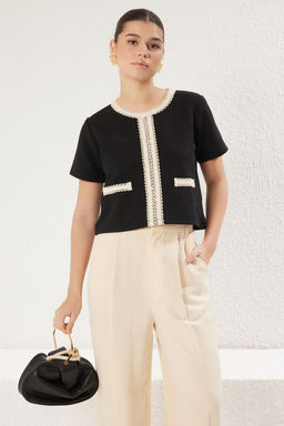 Trendyolmilla Siyah Renk Bloklu Crop Regular/Normal Kal?p Tuvit Orme Bluz TWOSS25BZ00018