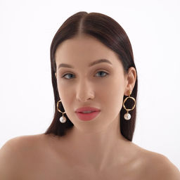 Серьги с жемчугом Нежность круг с бусиной, цвет белый в золоте - Queen fair фото 4