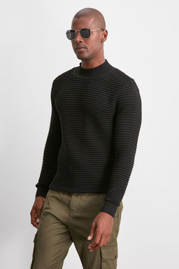 Trendyolmilla Man Siyah Slim Dar Kesim Yar?m Bal?kc? Yaka Dokulu Triko Kazak TMNAW20LS0012