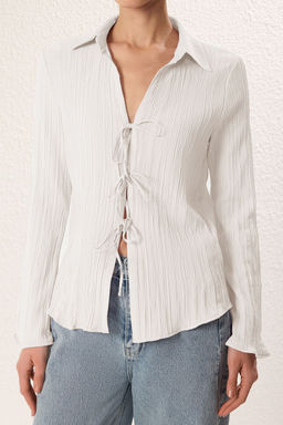 TRENDYOLMILLA Beyaz Dokulu Kumas Onden Baglama Detayl? Dokuma Gomlek TWOSS25GO00012 фото 3