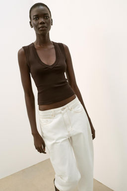 CAMISETA ALGOD?N  ESCOTE PICO / Marr?n - Zara фото 2