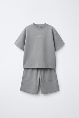 CONJUNTO CAMISETA Y BERMUDA INTERLOCK / Gris vigor?