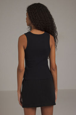 Siyah Nak?sl? Fiyonk Detayl? Fitted/Vucuda Oturan Orme Atlet TWOSS25AL00023