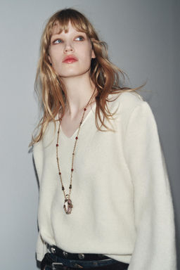 METAL NECKLACE WITH FLOWERS AND BOTTLE