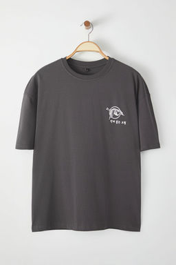 TRENDYOL MAN Lacivert Oversize/Genis Kesim Uzak Dogu Bask?l? K?sa Kol %100 Pamuklu T-Shirt TMNSS23TS00170 - Trendyolmilla фото 9