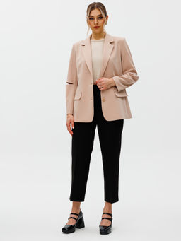 Костюм из жакета и брюк.