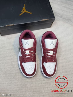 Женские кроссовки осенние