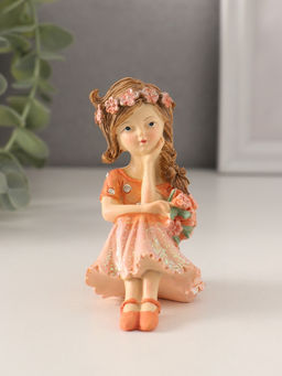 Фигурка полистоун Девочка с пышной косой, с букетиком, персиковый, 7?4.5?8.5 см