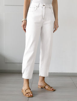 Джинсы из эластичного денима