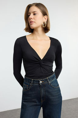 Trendyolmilla Siyah Buzgu/Drape Detayl? Fitted/Vucuda Oturan Uzun Kollu Esnek Orme Bluz TWOAW25BZ00247