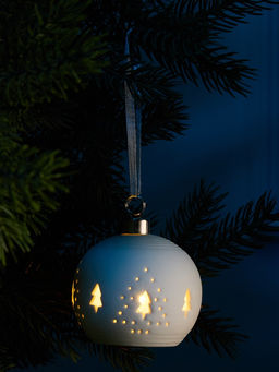 Ёлочный шар Ёлочки, 6.96.95.9 см, 1 LED, от батареек LR443, свечение тёплое белое