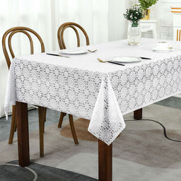 Скатерть ПВХ "Гербера" 137х137см, длина стола до 90см, на 4 персоны, "LACE" фактурная, на пленке, цвет белый, упак. "классическая" п/э 28х41см т.м. "Домашняя Мода" (Китай)