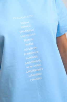 Футболка женская голубая "Зачеркнутые города"