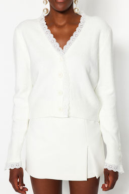 Trendyolmilla Ekru Yumusak Dokulu Dantel Detayl? Triko H?rka TWOAW24HI00131  фото 4