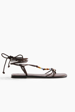 Sandalias de tiras con cuentas