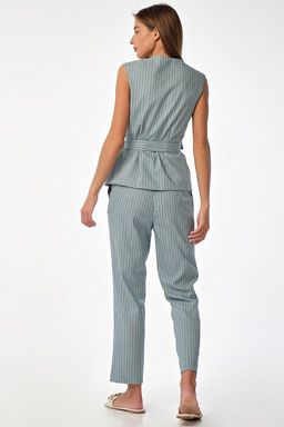 Костюм летний брючный с блузкой в полоску на серо-зеленом