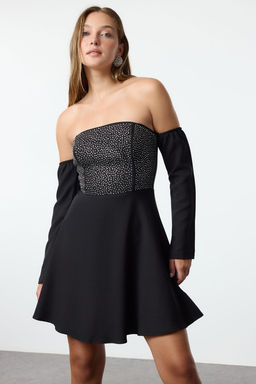 TRENDYOLMILLA Siyah A-Kesim Carmen Yaka Tas Bask? Dokuma Mini Elbise TPRAW25EL00061  фото 2