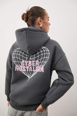 Antrasit S?rt Slogan Bask?l? Oversize/Genis Kal?p Kapusonlu Orme Sweatshirt TWOAW26SW00047 - Trendyolmilla фото 3