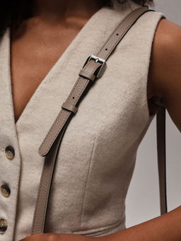 Сумка кожаная кросс-боди Azaro 31034 бежевый латте