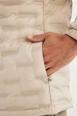 Водоотталкивающее стеганое пальто приталенного кроя с воротником-стойкой - Defacto фото 6