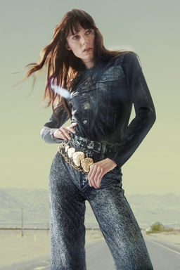 Zara лонгслив с джинсовым принтом
