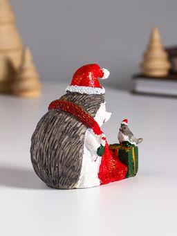 Фигурка полистоун Ёжик в красном колпак и шарфе, с подарком и птичкой, 8.5?5?9.5 см