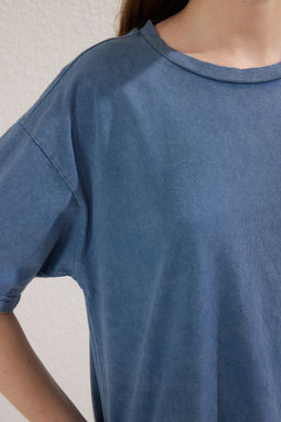 TRENDYOLMILLA Antrasit %100 Pamuk Soluk Efektli Boyfriend/Genis Kal?p Bisiklet Yaka Orme T-Shirt TWOSS23TS00112  фото 3