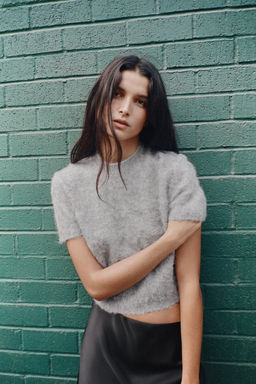 SHORT SLEEVE KNIT SWEATER