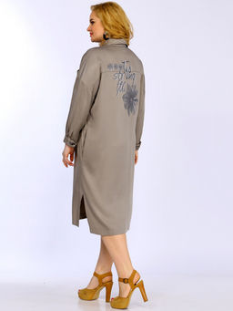 Платье-рубашка бежевого цвета в деловом стиле