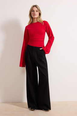 K?rm?z? Ispanyol Kol Buzgu Detayl? Regular/Normal Kal?p Orme Bluz TWOAW26BZ00293