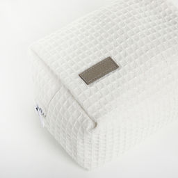 Косметичка женская на молнии TEXTURA, объёмная, средняя, мягкая, вафельная текстура, белая фото 8