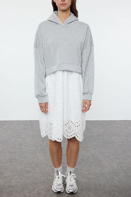 TRENDYOLMILLA Gri Melanj Kapusonlu Fermuarl? Renk Bloklu Brode Detayl? Mini Orme Elbise TWOAW25EL00510  фото 3