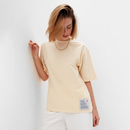 Футболка оверсайз с нашивкой женская MINAKU: One Most Brand, молочная, размер 52