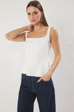 Trendyolmilla Beyaz Fitted Kare Yaka Peplum Dokuma Bluz TWOSS25BZ00497