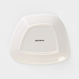 Блюдо фарфоровое сервировочное Доляна «Коты-аристократы», 16×13.5 см