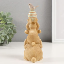 Фигурка полистоун Пирамидка: Зайчики с пасхальным яичком и птичкой, 8.5?6?17.5 см